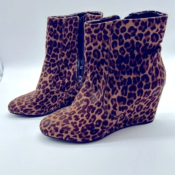 Ladies Faux Suede Leopard Print ankle boots, - Picture 2 of 7